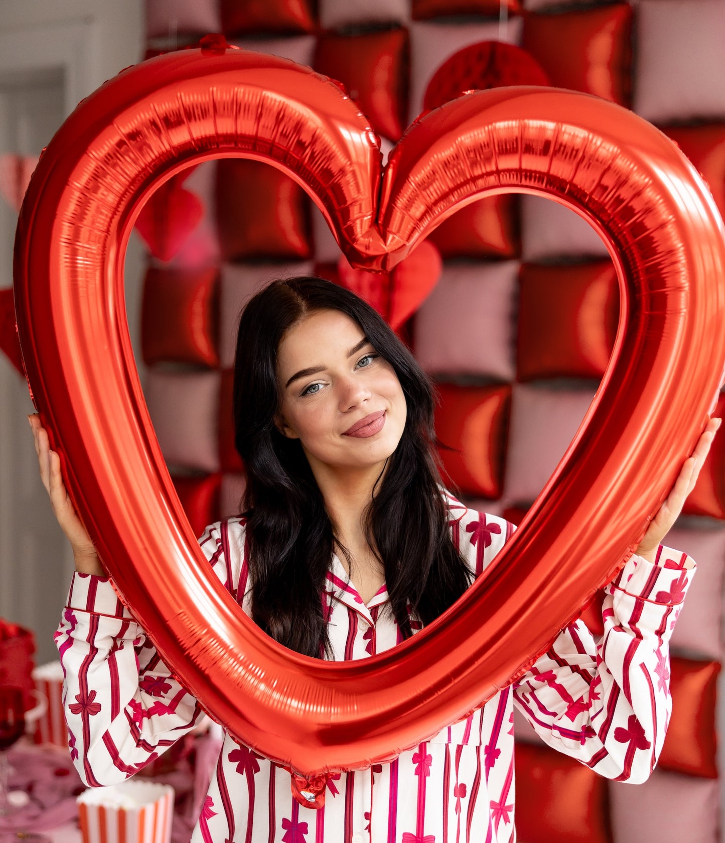 RED OPEN HEART FOIL BALLOON FRAME