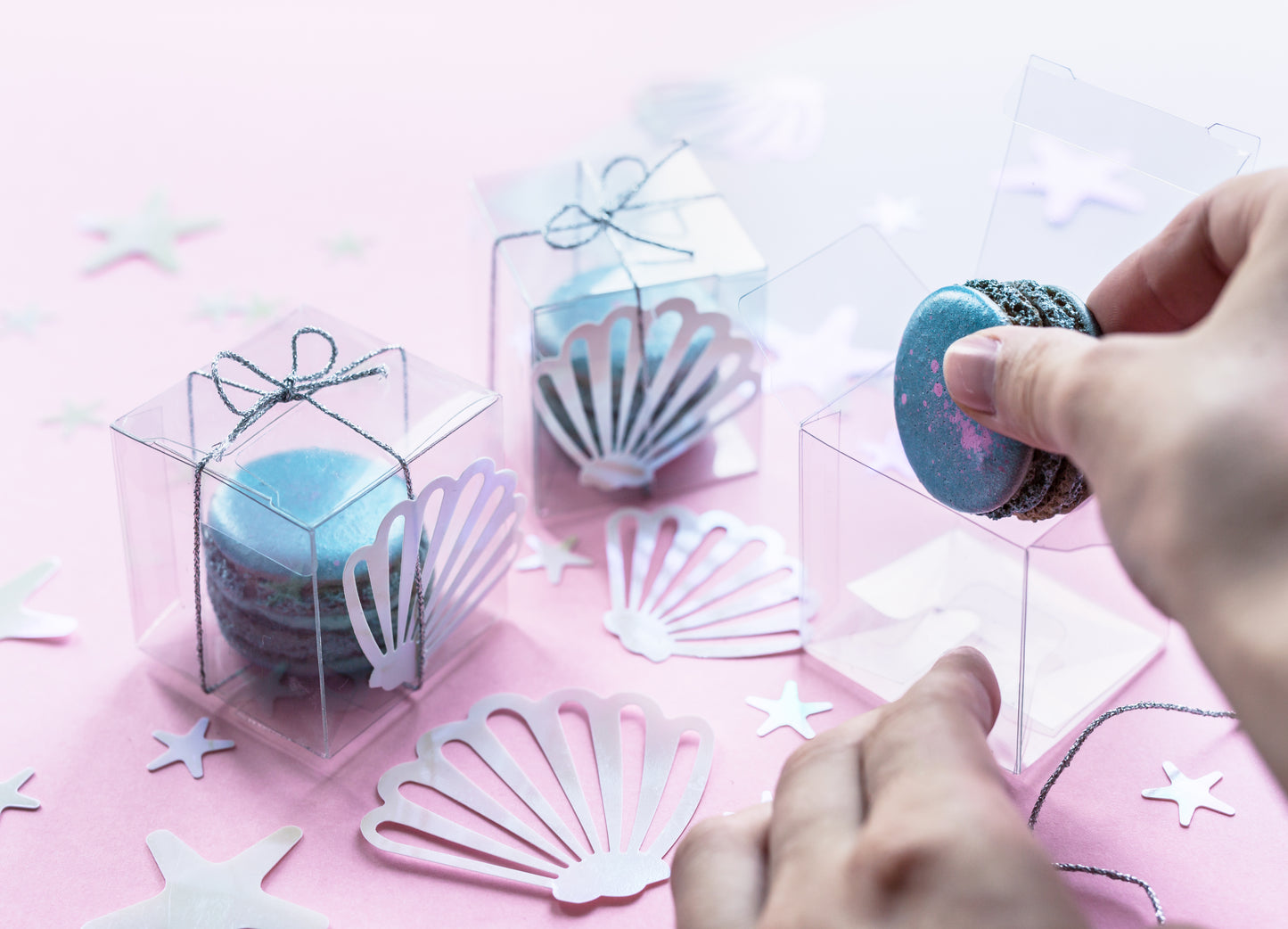IRIDESCENT SEA-THEMED CONFETTI