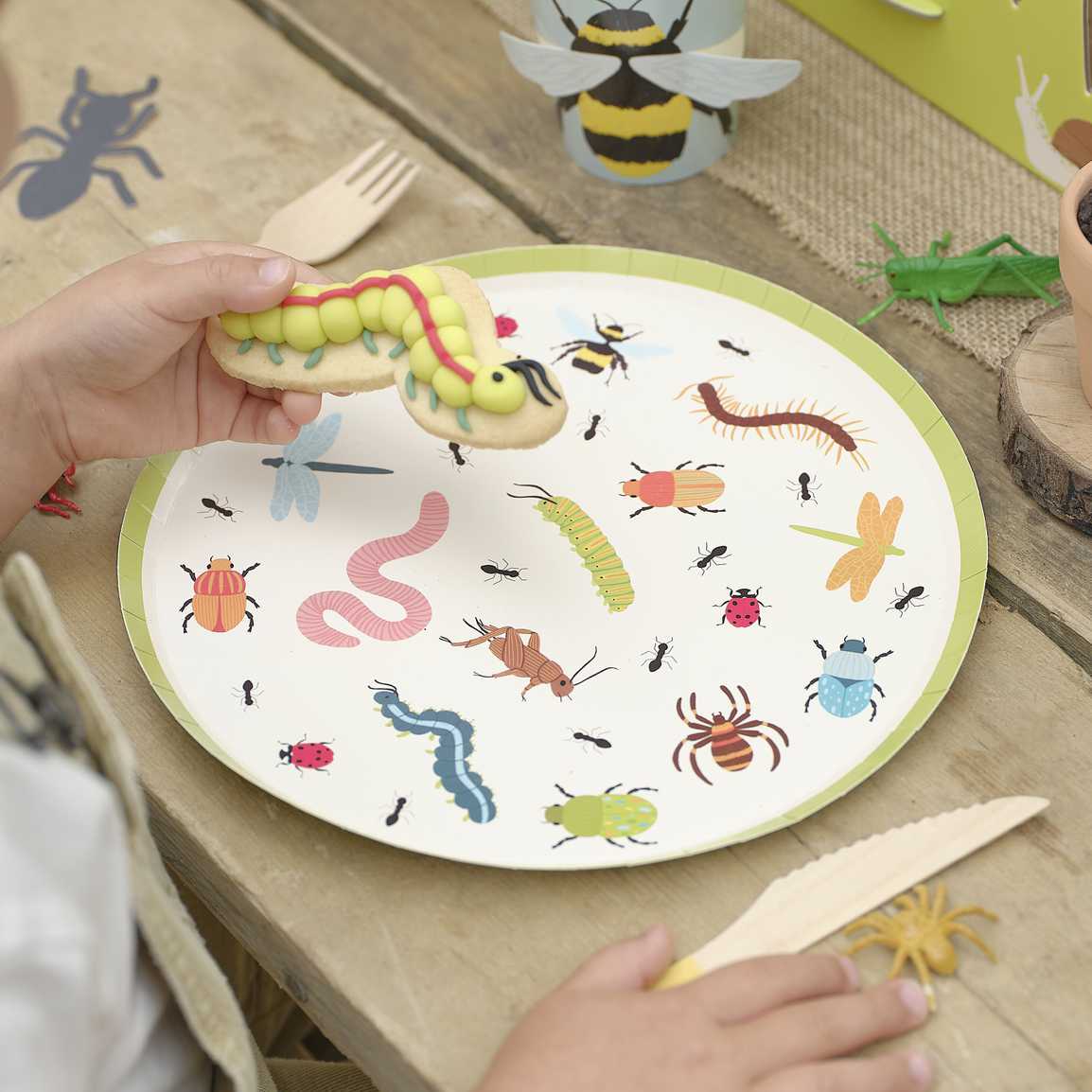 BUG PARTY PAPER PLATES
