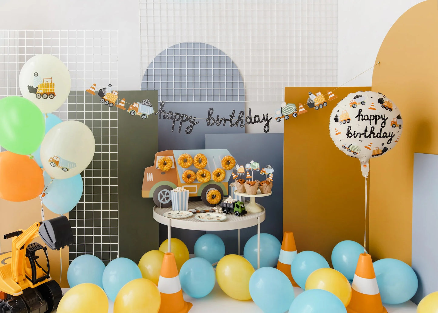 UNDER CONSTRUCTION BOX [PARTY OF 6]