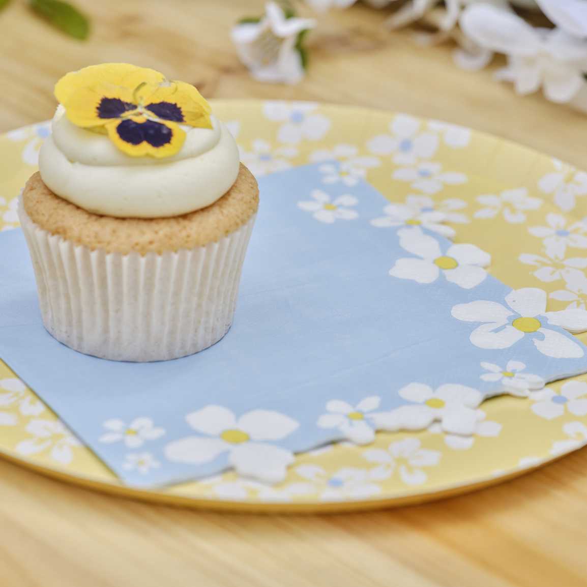 FLOWER EDGE FLORAL NAPKINS